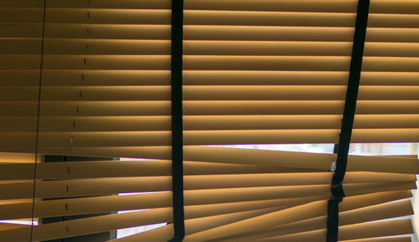 Signs that it is time to replace your blinds - Although window blinds last for a very long time – a general estimate of about 7 years – there may come a time when you may have to replace them. Here are the signs that it is time to replace your blinds.