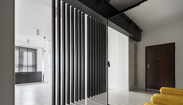 Use blinds to create an illusion of space - Window blinds can be a great way to make a room seem more spacious. Here are a few tips on how to use them to maximise the illusion of space